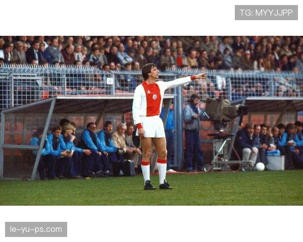 克鲁伊夫全能球员价值再受瞩目：多面手成当代足球新标杆