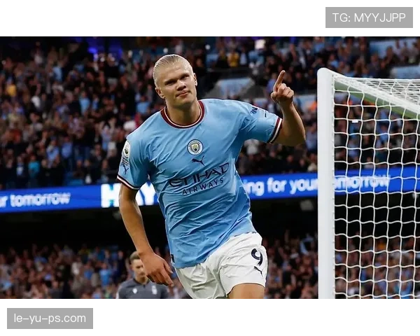 哈兰德中锋孤立战术引热议，球迷聚焦球队未来表现