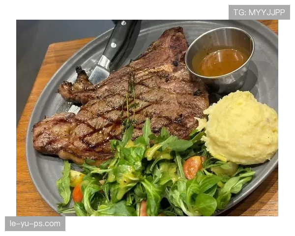 菲尔普斯退役后一天吃八顿饭，冰箱塞满能量饮料和牛排